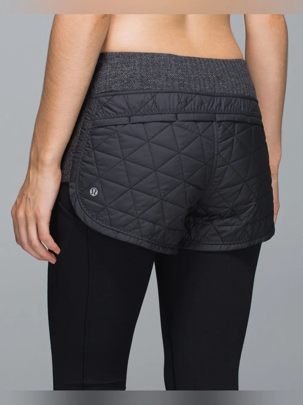 Lululemon Hot Cheeks Shorts in Black Heathered Herringbone Size 4